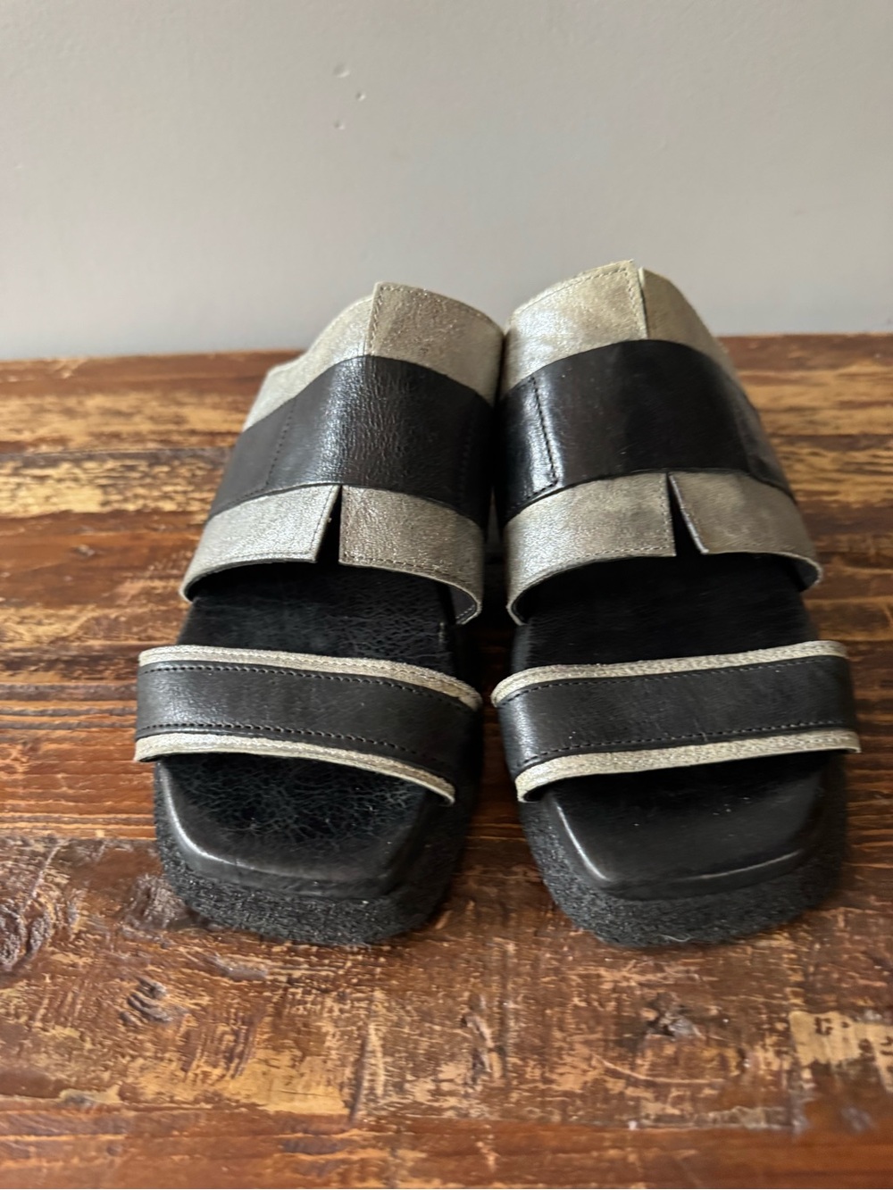 Vero Cuoio Black Leather Slide Sandals